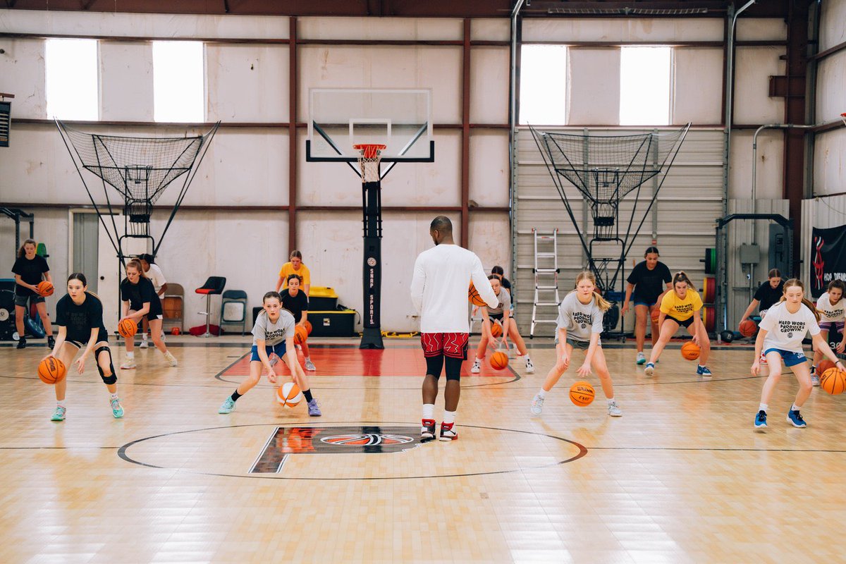 We work. We grind. We get better!!! 
🔥 🔥🔥🔥#FloorGeneralWorkout <a href="/seedsworkouts/">@seedsworkouts</a> #Recap