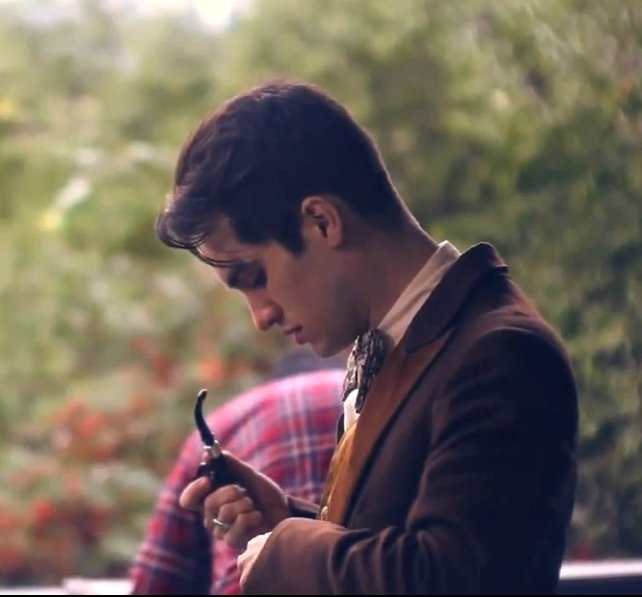 hourly brendon urie (@hourlybrendonu) on Twitter photo 