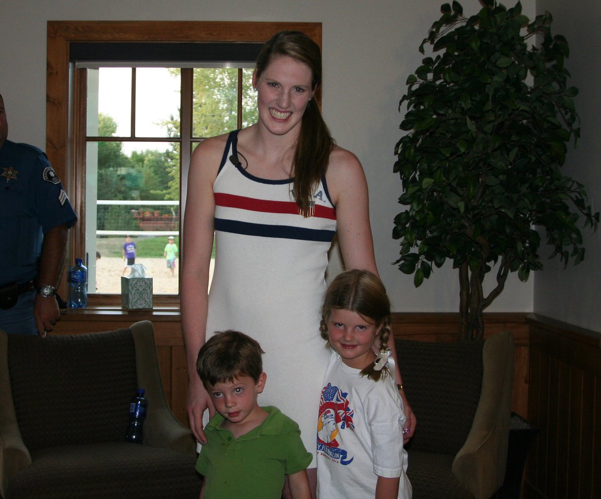 upandtotherigh5's tweet photo. Watching #Touchthewall with the kids tonight. They were so little and Missy was so tall. I think she scared the boy :-) https://t.co/YrA6Ji6jKT