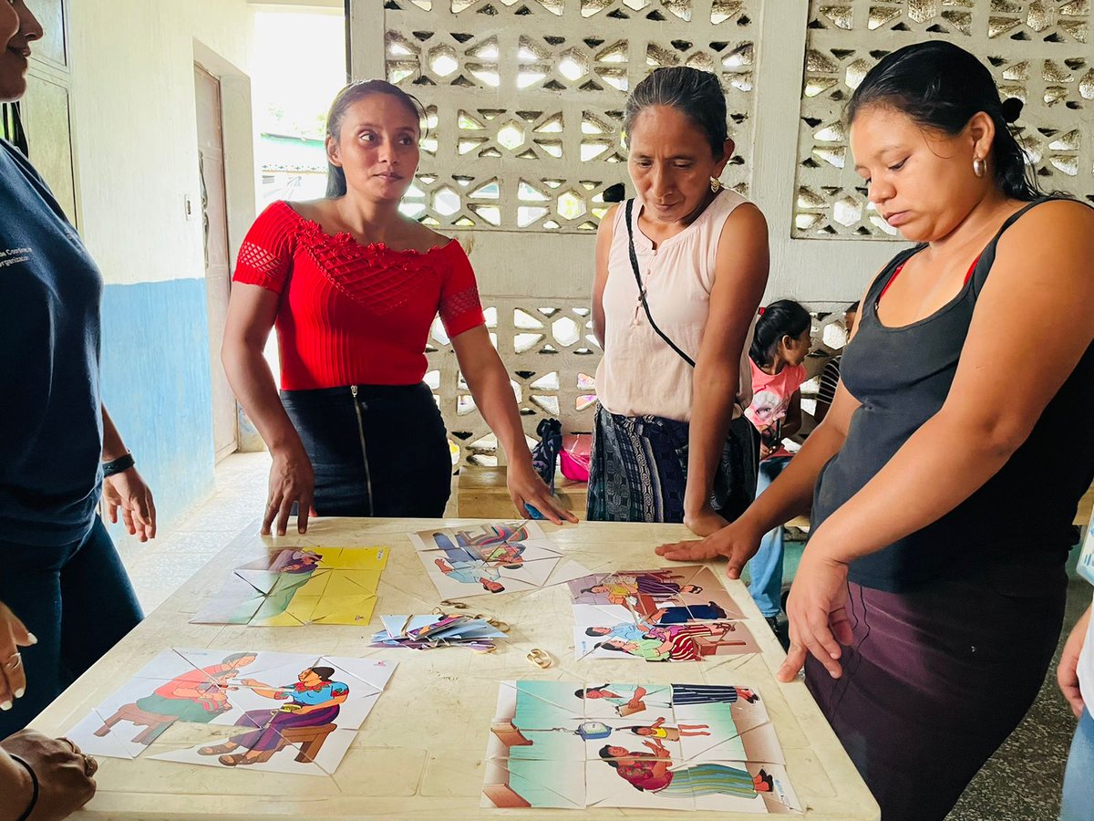 SESAN_Suchi's tweet photo. #COMUSAN de Mazatenango realizó taller de capacitación a madres de niños menores de 5 años en coordinación con #COCOSAN de Aldea El Progreso, sobre Alimentación Saludable y se reforzó con juegos lúdicos de la mochila azul.# GCNN https://t.co/f3BBkwXfyX