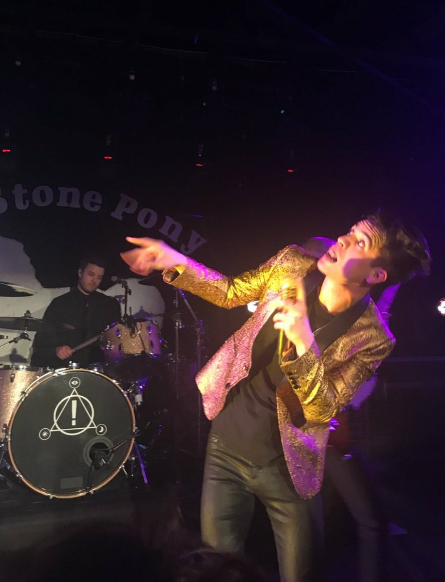 hourly brendon urie (@hourlybrendonu) on Twitter photo 