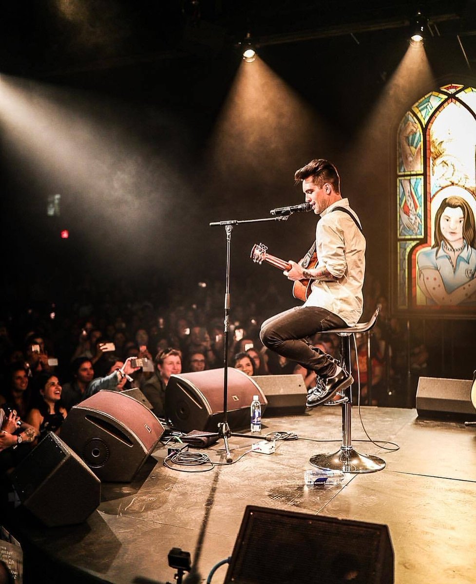 hourly brendon urie (@hourlybrendonu) on Twitter photo 