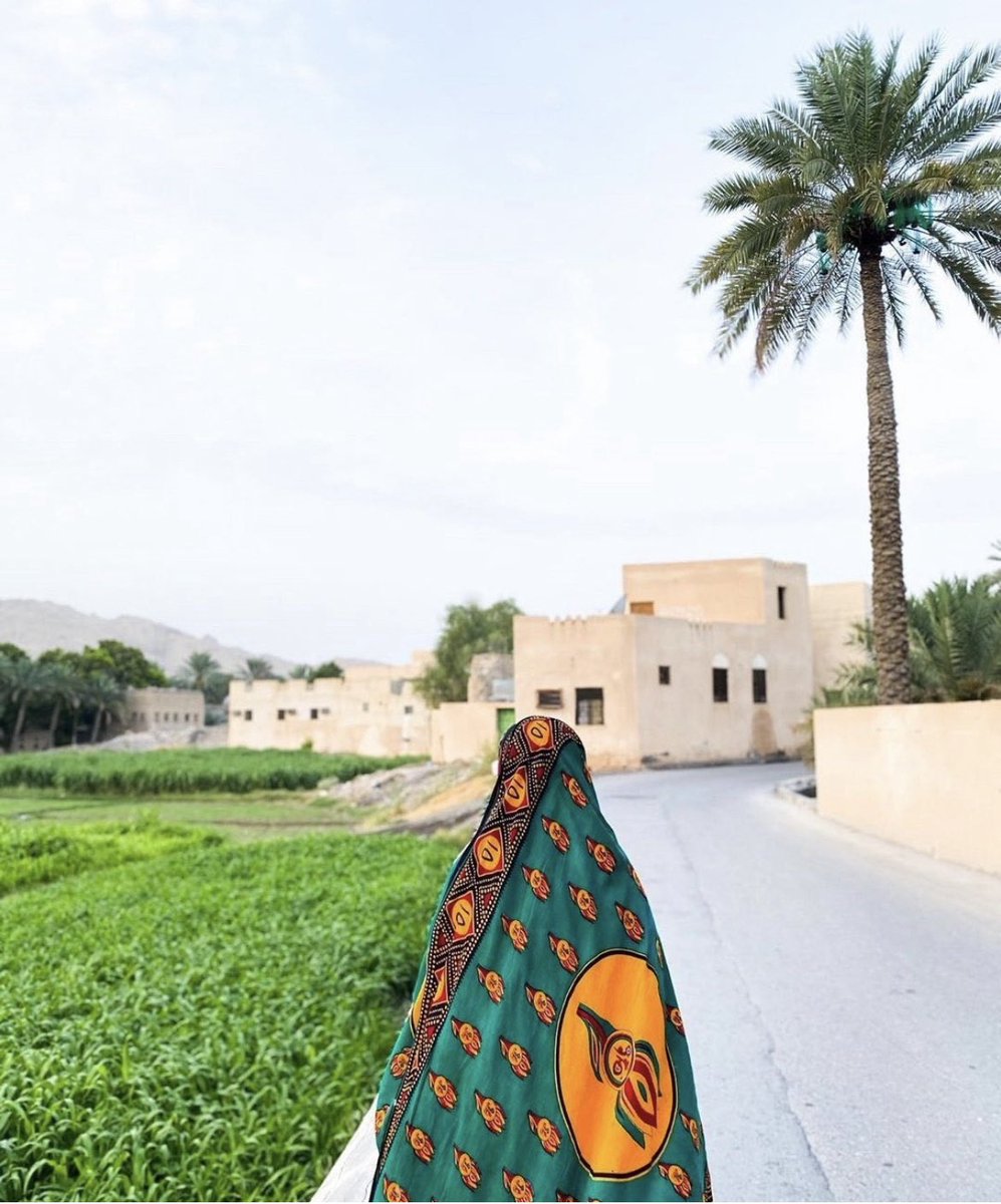 #صباح_الخير
سلامًا على من ألقَت الدّنيا في طريقهم شوكاً ،
 فعبروا من فوقه كاتمين الشعور ، متيقّنين أن نهاية هذا الطريق بُستاناً .
صباح الخير …