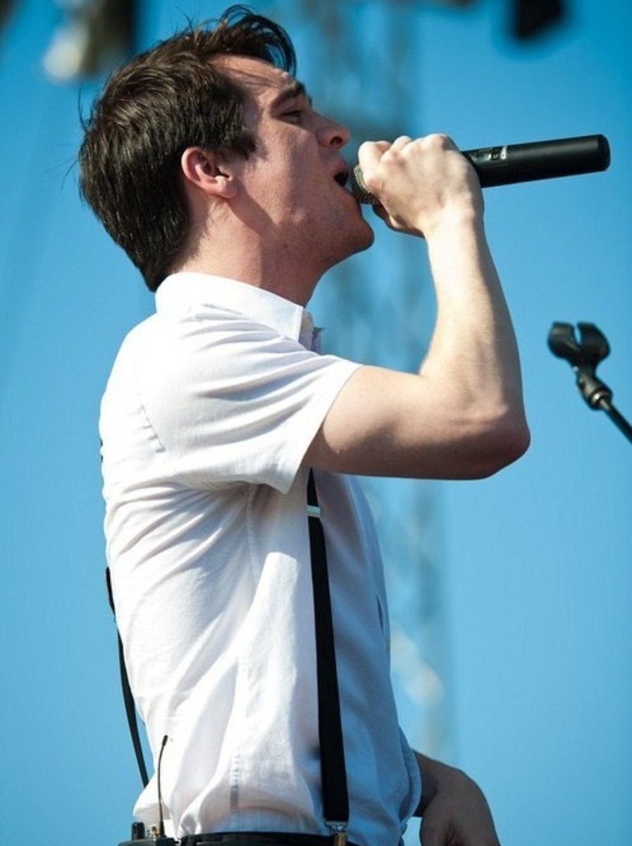 hourly brendon urie (@hourlybrendonu) on Twitter photo 