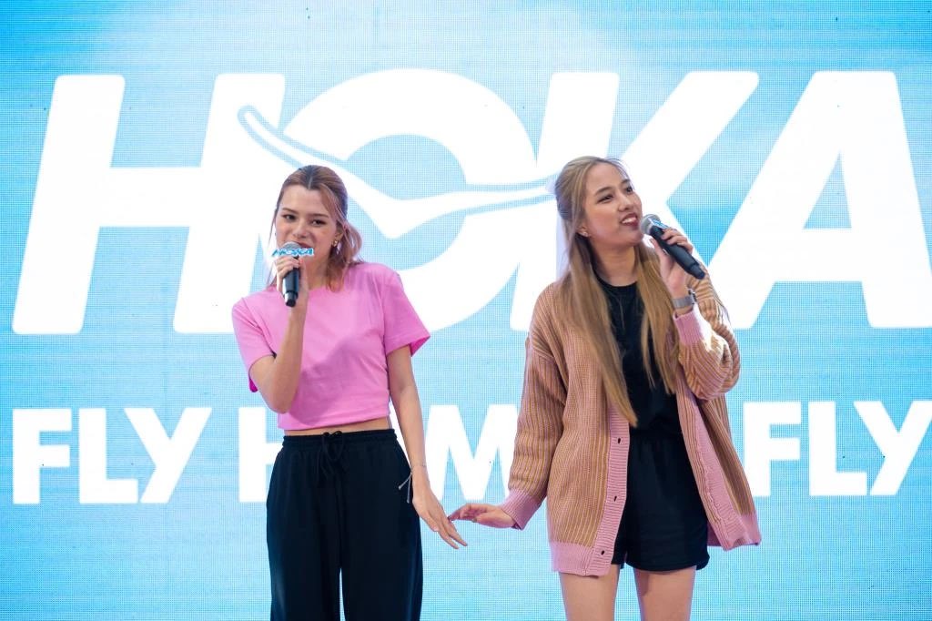 idolfactorynews's tweet photo. [ผู้จัดการออนไลน์] HOKA คว้าคู่จิ้นสุดฮ็อต ฟรีน-เบ็คกี้ เปิดตัวรองเท้า “Clifton 9” ร่วมเปิดประสบการณ์เบานุ่มสบาย ภายใต้คอนเซ็ปต์ “Enter Running Bliss” 

🖇https://t.co/h86tMIm2Fk 

#HokaTH #srchafreen #Beckysangels 
#FreenBeckyXHOKAClifton9 #HOKAXFreenBeck https://t.co/OvUfnGr3RU