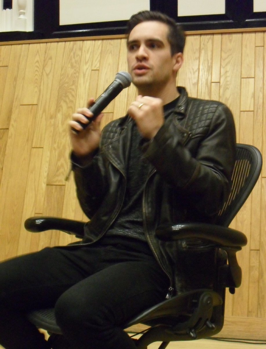 hourly brendon urie (@hourlybrendonu) on Twitter photo 