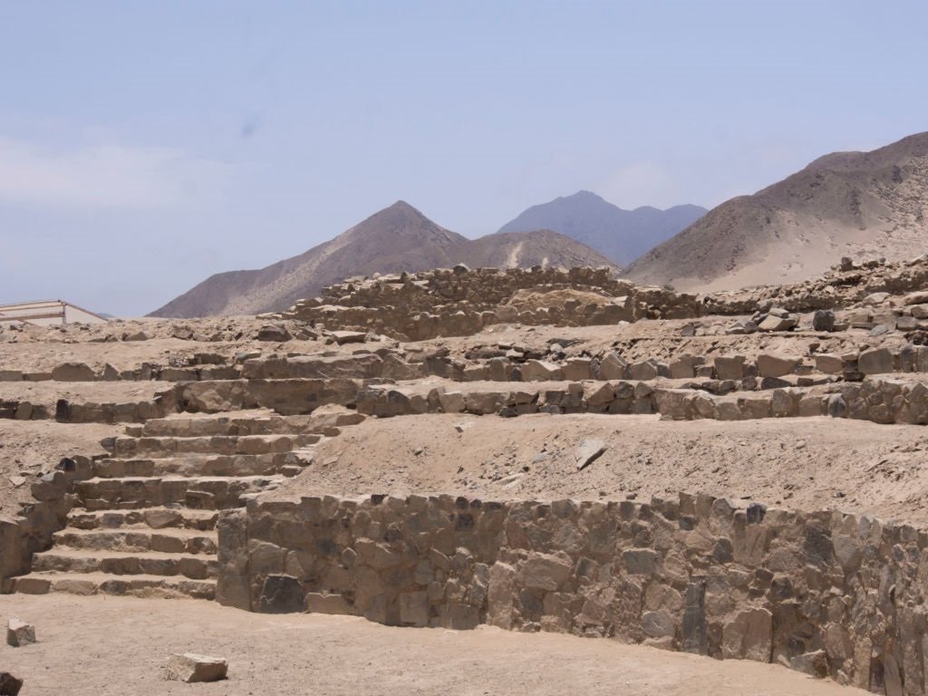 RDistopica's tweet photo. Olvido
#Caral, construida hace 5000 años en el norte de Perú. Es la #ciudad más antigua del continente americano. Sus #pirámides destacan entre los edificios. Tenía una sociedad "muy avanzada" tecnológica, social y políticamente.
¿Fue la primer #civilización #humana?
f NG https://t.co/TVGdIwceb5