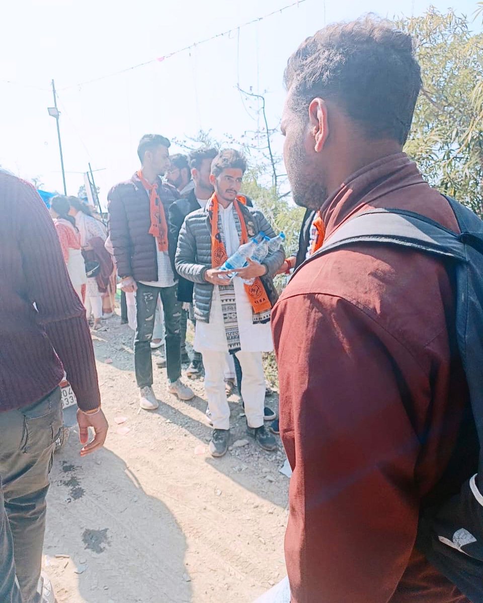 students4seva's tweet photo. सेवार्थ विद्यार्थी, उत्तरांचल प्रांत के हल्द्वानी नगर  द्वारा महाशिवरात्रि के पावन पर्व पर जलपान की सेवा की गई।

#Mahashivratari #StudentsForSeva https://t.co/YEqQe3pZg4