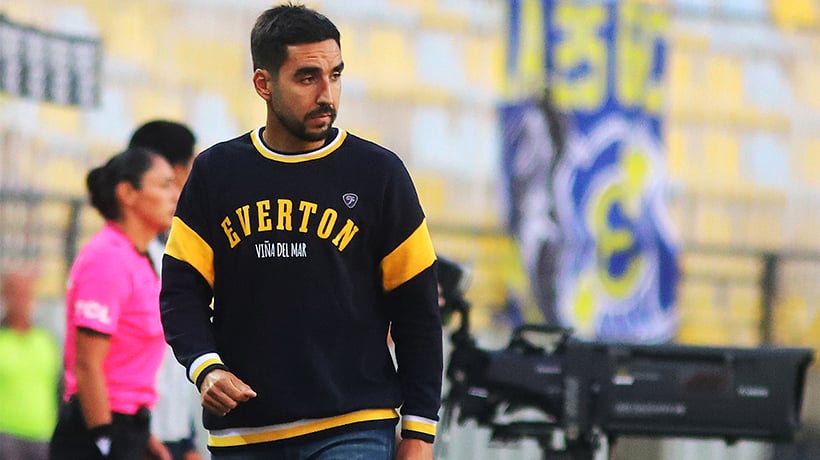 EverDatos's tweet photo. El Everton de Paqui y la falta de gol en los primeros tiempos. 

Ante Colo Colo, fue el partido 31 sin  goles en la primera mitad con Meneghini en la banca (47 partidos) .

En el 66% de los partidos, Everton no ha podido convertir en el primer tiempo con Paqui como DT. https://t.co/9P8Y55vUCY