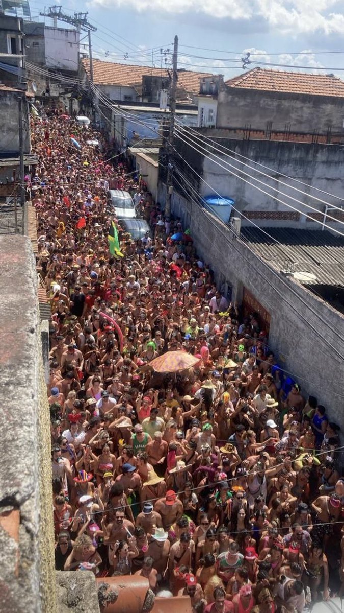 lolodeouro's tweet photo. Como pode ser observado nas imagens, mais um cortejo com 𝘴𝘦𝘯𝘴𝘰 𝘥𝘦 𝘦𝘹𝘤𝘭𝘶𝘴𝘪𝘷𝘪𝘥𝘢𝘥𝘦 𝘴𝘦𝘤𝘳𝘦𝘵𝘪𝘴𝘵𝘢 do LOLO de OURO. 🫶🏼

Ano que vem, vamos trabalhar para enviar convite em papel timbrado, com local, hora e setlist pra alguns twitteiros não ficarem chateados. https://t.co/42ExZbq6eI