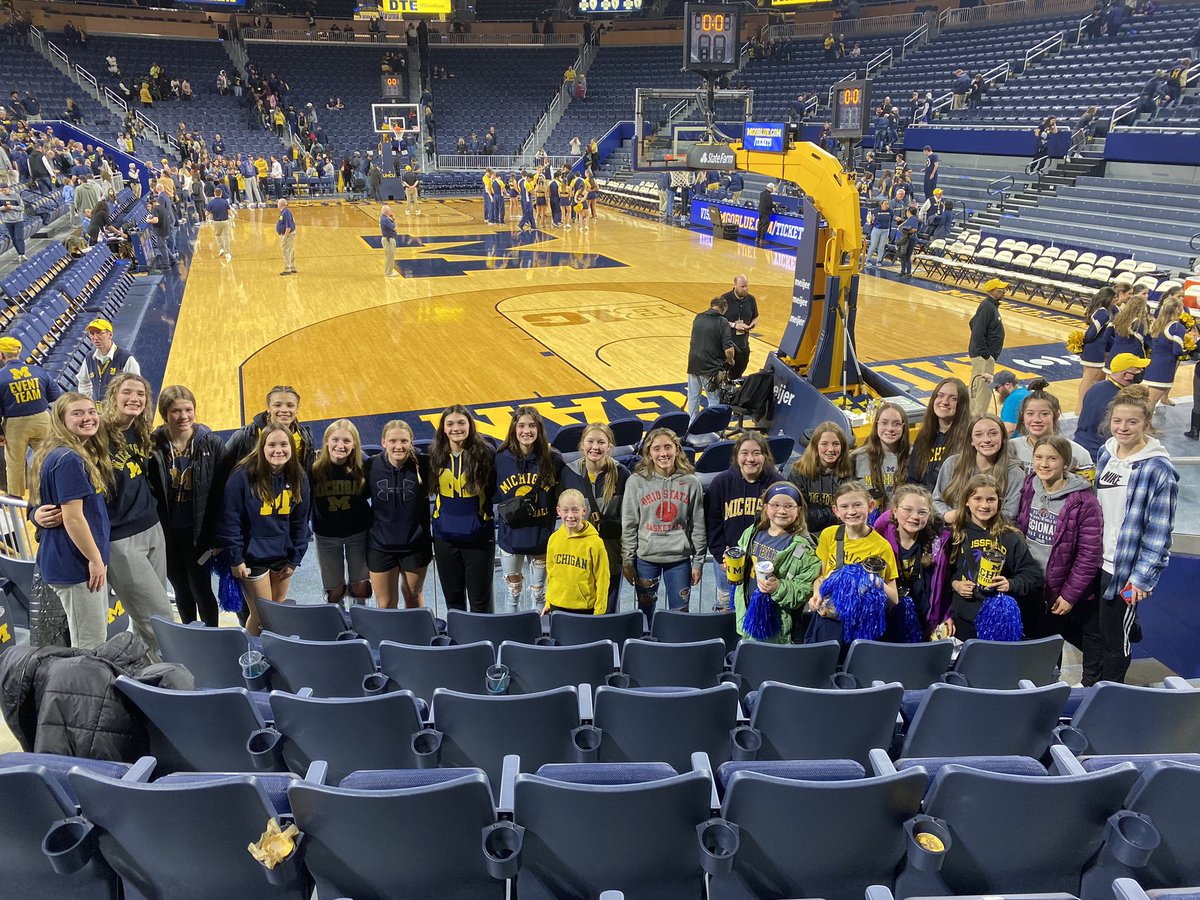 LadyRoyalsGBB's tweet photo. Celebrating our League title with some more basketball 🏀🏆🏀🏆🏀🏆 @umichwbball #GoBlue https://t.co/PP1y1se2Kt