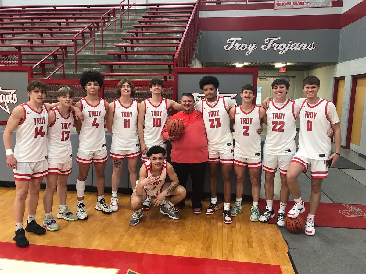 Flynn7897's tweet photo. It is hard for me to say. Our season has ended. Not the way that we drew it up. Tip of the cap to Miamisburg. 18-5, a league title, a foundation for a program. Incredible legacy/ incredible kids. I love those guys. Seniors, you mean more to me than I could ever express. #DayOnes https://t.co/lEjxsch3QZ