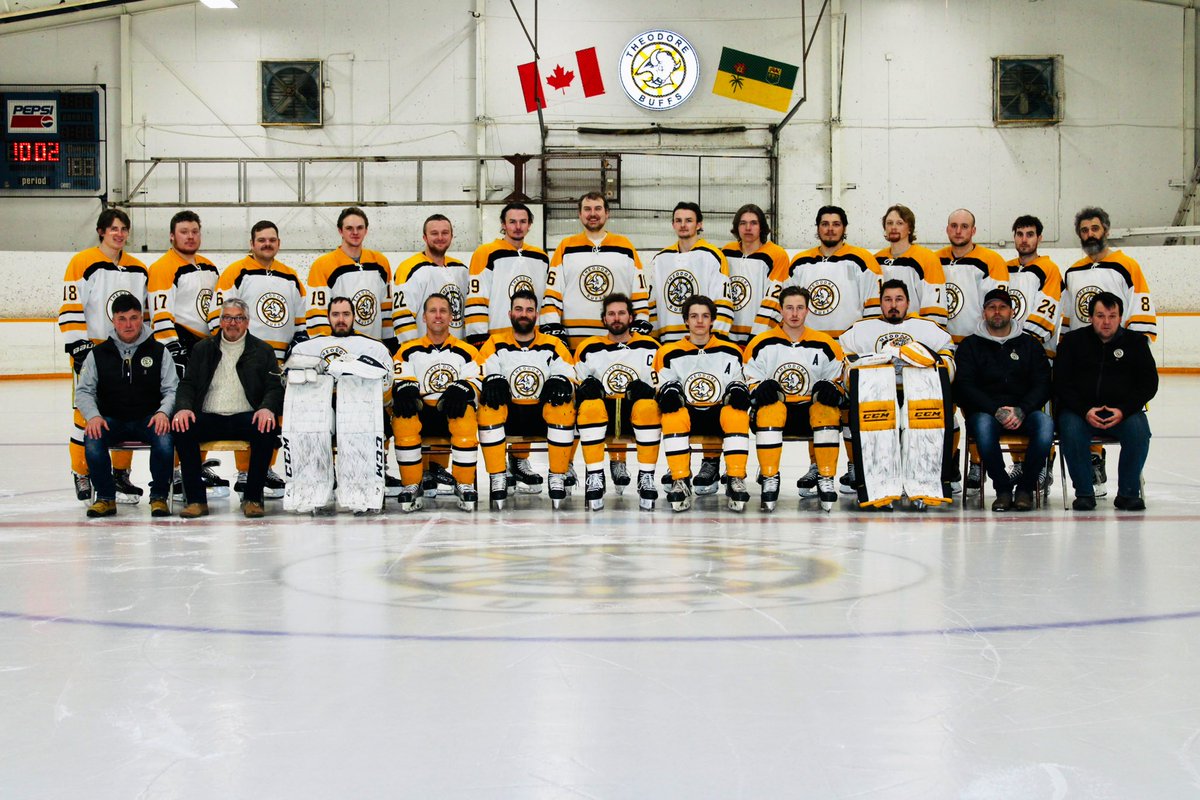 #teamphoto #jointheherd🦬 #blackandyellow #saskseniorhockey