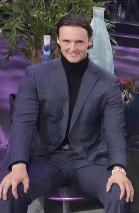 bachelorbtch's tweet photo. Remember when Logan “got covid” aka went to paradise  #TheBachelor https://t.co/QCQaSa7cNR