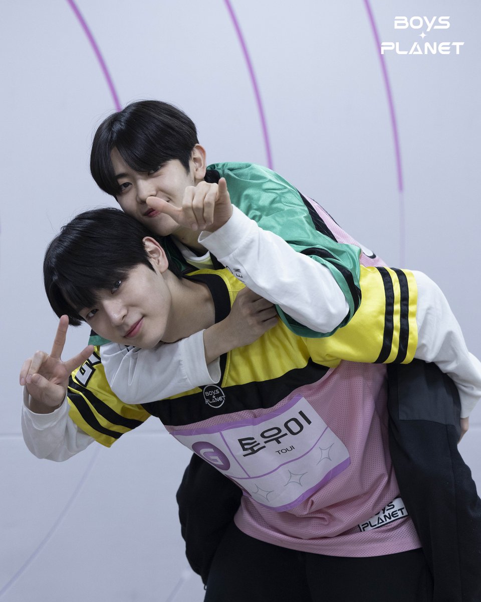 _mnetboysplanet's tweet photo. <K vs G 그룹 배틀> 연습실 비하인드 포토 공개📸

🎵맛(Hot Sauce) | G그룹
 
연습 중에도 뽜이팅 넘치는 소년들( °̀ᗝ°́)و.*･ﾟ✧
남은 <K vs G 그룹 배틀> 무대도 많.관.부💖

소년들의 더 많은 정보는?
▶ 프로필 링크 확인하세요!

<#BOYSPLANET>
매주 목요일 저녁 8시 50분(KST)

#보이즈플래닛 https://t.co/eDPPil3kqs