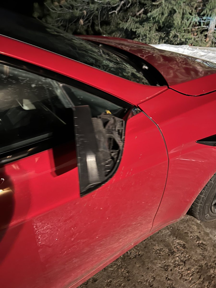 EricRongley's tweet photo. @elonmusk I heard you want to know when the service at Tesla or build quality is sub par.  I bought my MSP a year ago and it’s been in 4 times already to have the passenger mirror tilt fixed.  Today the cover flew off the car while I was driving.  Now it needs service fifth time. https://t.co/4buKzPy0fL