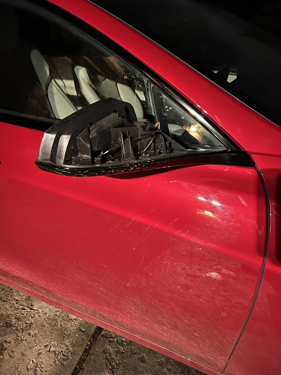 EricRongley's tweet photo. @elonmusk I heard you want to know when the service at Tesla or build quality is sub par.  I bought my MSP a year ago and it’s been in 4 times already to have the passenger mirror tilt fixed.  Today the cover flew off the car while I was driving.  Now it needs service fifth time. https://t.co/4buKzPy0fL