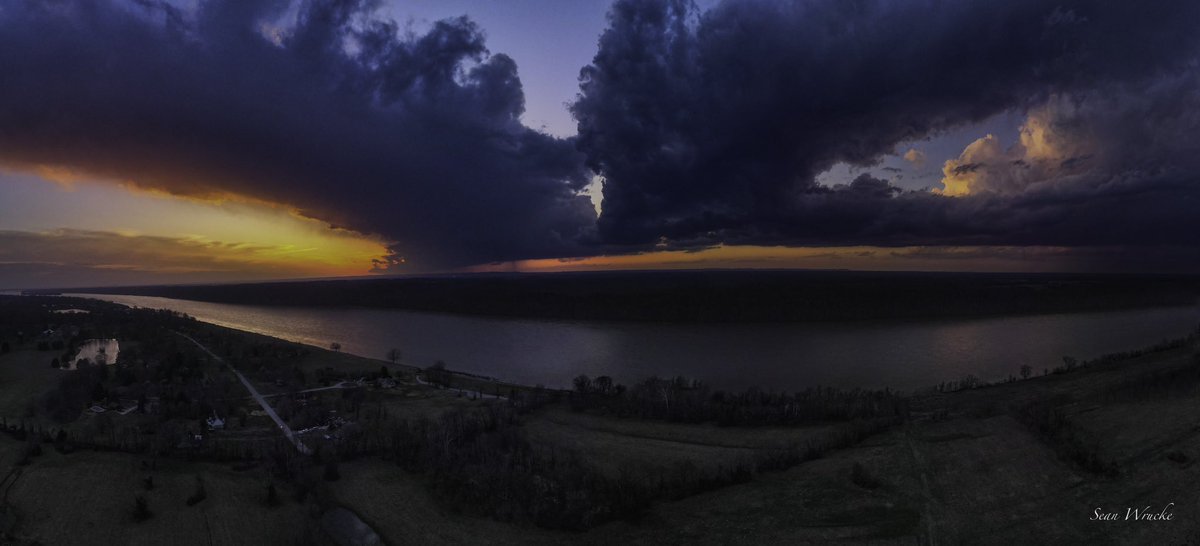 Nice sunset tonight before the rain moved in. #StormHour #OldhamCounty #kywx #OhioRiver