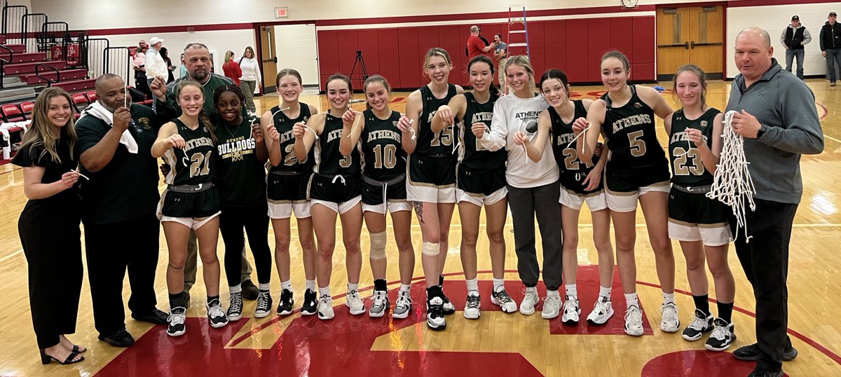 What a historic season!! 

✳️ Most wins in a season since 2014-15 (15)

✳️ Highest finish in TVC since 2014-15 (2nd place - 10-2 record)

✳️ Largest margin of victory in a game ever (54 points vs Taft (63-9), led 47-0 at halftime.

✳️ First sectional championship since 2014-15.