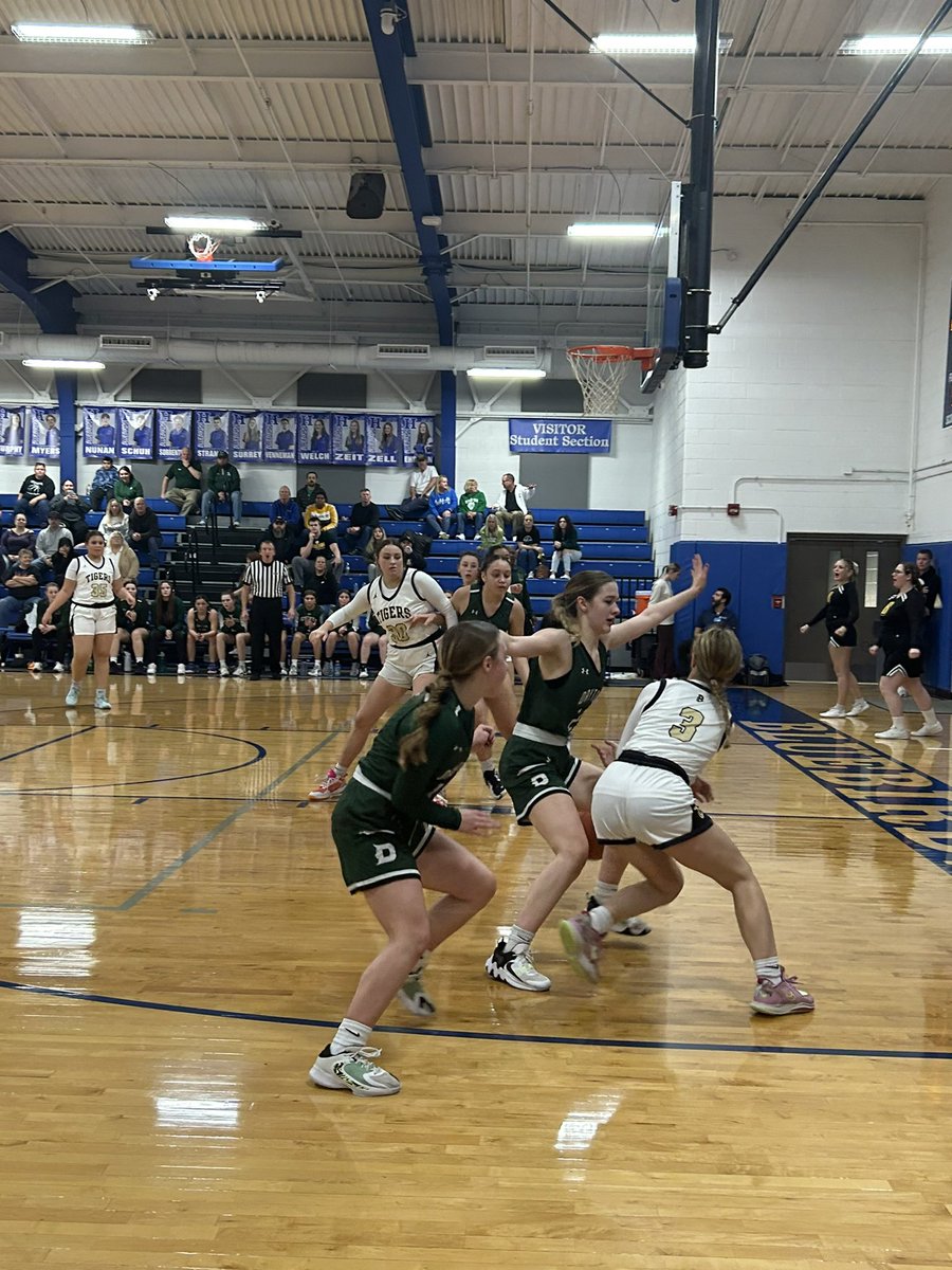 LoveTheVue's tweet photo. Congrats to both basketballs teams on their big wins over rival Dayton! On to the semifinals! #lovethevue https://t.co/xr3k9AqDVJ