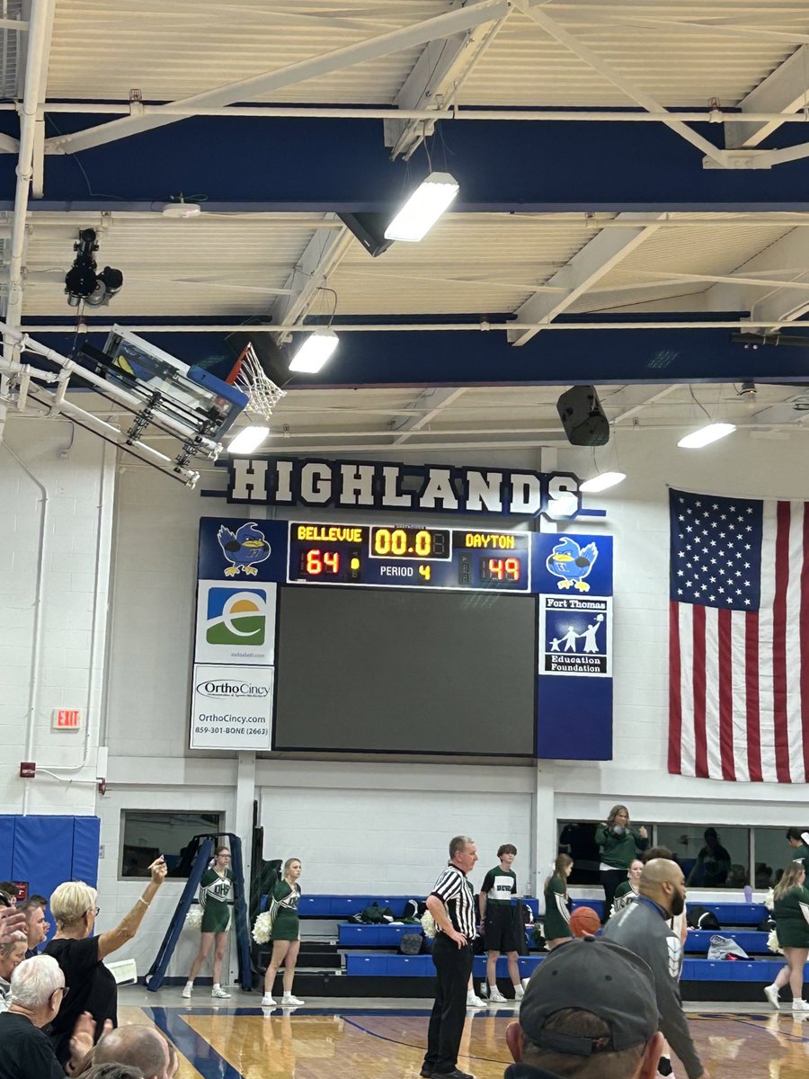 LoveTheVue's tweet photo. Congrats to both basketballs teams on their big wins over rival Dayton! On to the semifinals! #lovethevue https://t.co/xr3k9AqDVJ