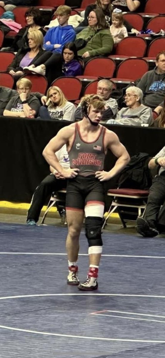 teague_smith2's tweet photo. I hurt my knee during a match back in January. I decided to finish my wrestling season. I got an MRI and found out that I tore my ACL. Even with this happening I still was a district champion and qualified for state! Time to get surgery/rehab and come back better then ever💪🏈 https://t.co/VUXORyYaIB