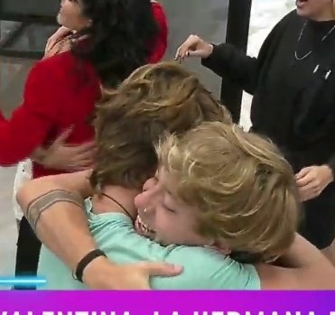MelissaRegina22's tweet photo. nacho abrazando a marcos cuando entró valentina
marcos abrazando a nacho cuando entró rodolfo 
el enemies to lovers que necesitabamos ❤️‍🩹
#GranHermano https://t.co/vH6rN7Tsxs