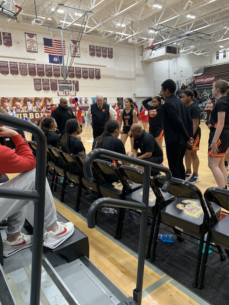 RobMcCannBBR's tweet photo. Not the outcome the Ladyhounds wanted tonight in the 1st round of the 40th district tournament but they did fight hard for a 19-9 record on the season!@ParisSchoolsKY https://t.co/wPITFvr2H6
