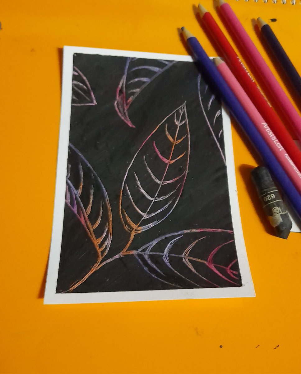 XxNightblazexX's tweet photo. Day 20. L'art du scratch, leaves. 
#FebruaryLeaves 
#oneaday 
#art #scratchart #pastel #pencilcrayon #leaves #multicolour https://t.co/L4lS5cTIwZ