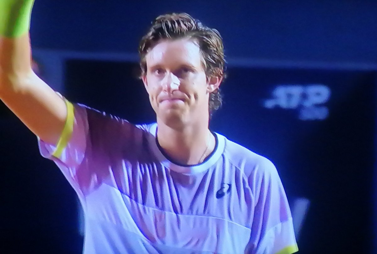 sergyop's tweet photo. Tremenda victoria de @NicoJarry ante el 18 del mundo por 6/4 y 6/1. Gran nivel del chileno que ahora jugará con Pedro Martínez @24HDeportesTVN https://t.co/NrPnObxCxI
