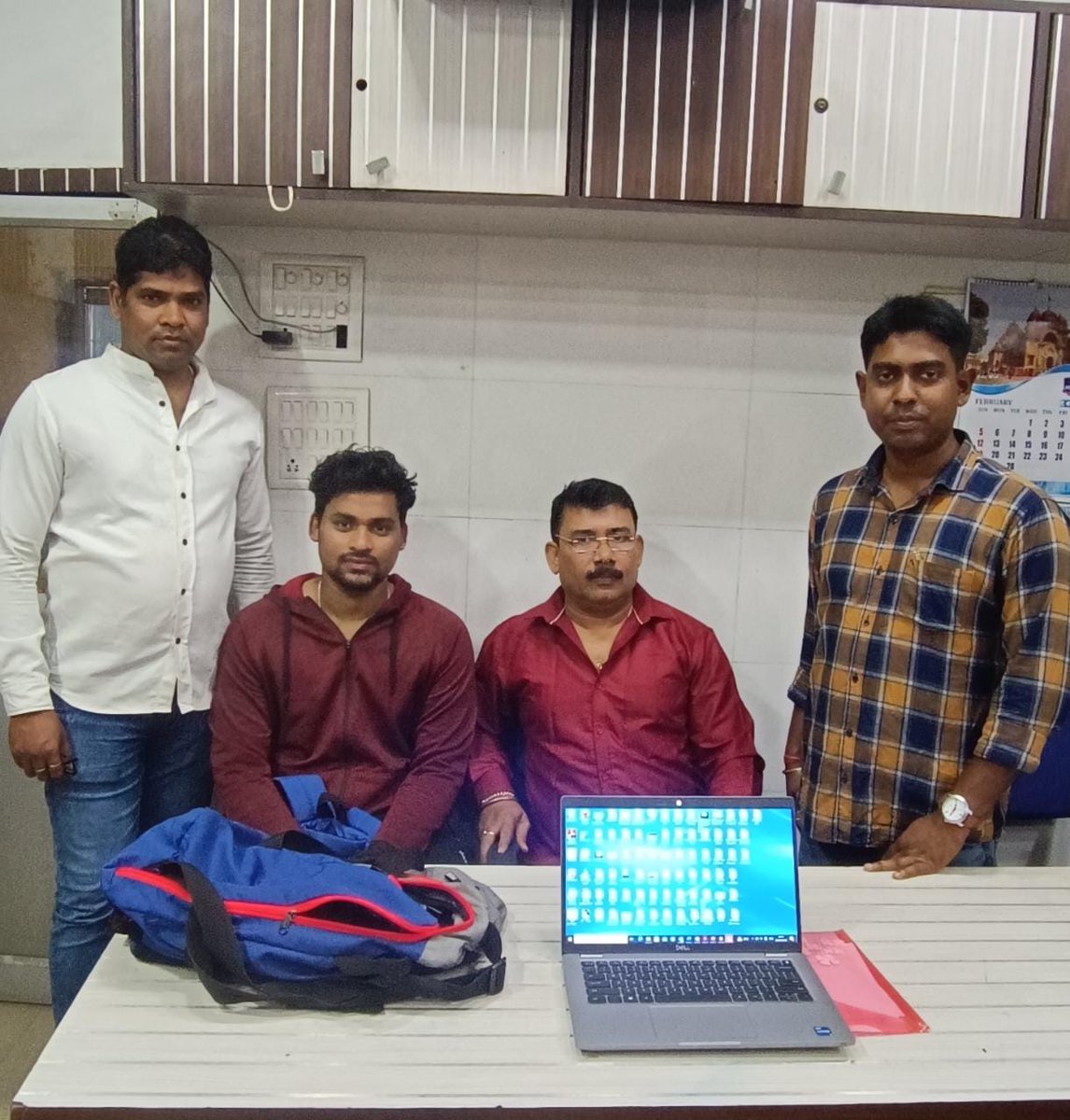 dcpnorthhcp's tweet photo. On 19/02/23 one Abhinob Garnayak  reported to Golabari PS that while traveling  he misplaced his bag containing Dell Laptop, Samsung Smart watch and other gadgets).  Within 24hrs, officers promptly identified the vehicle and recovered the missing goods. https://t.co/StLgX37UKE