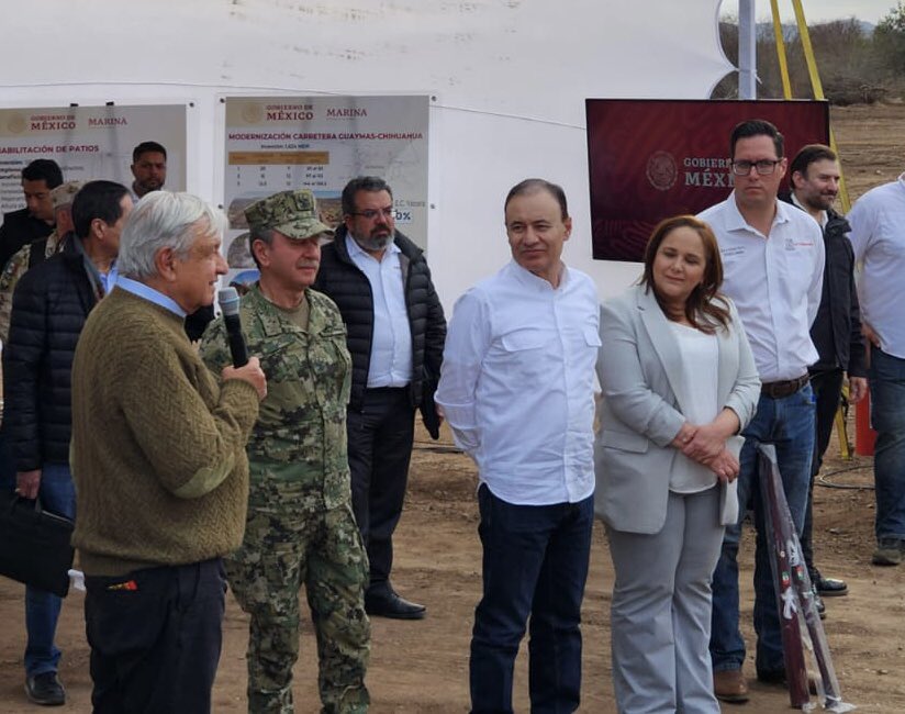 marcos_platt's tweet image. Con gusto recibimos en #Tecoripa al presidente de la República, @lopezobrador_ , quien supervisó los avances de obra junto @AlfonsoDurazo del tramo carretero que conectará a Chihuahua con el puerto de Guaymas y que beneficiará el intercambio económico y logístico del estado. 🛣️