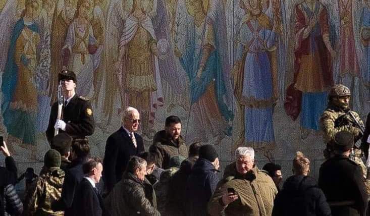 UkiLifeAbroad's tweet photo. President Biden also met with Ukrainian government officials and held a joint press conference with President Zelenskyy at the Presidential Palace.
#ukraine #usa #usukrainepartnership #biden #zelenskiy_official #kyiv #diplomacy #standwithukraine #ukilifeabroad https://t.co/Op1yIKjp1r