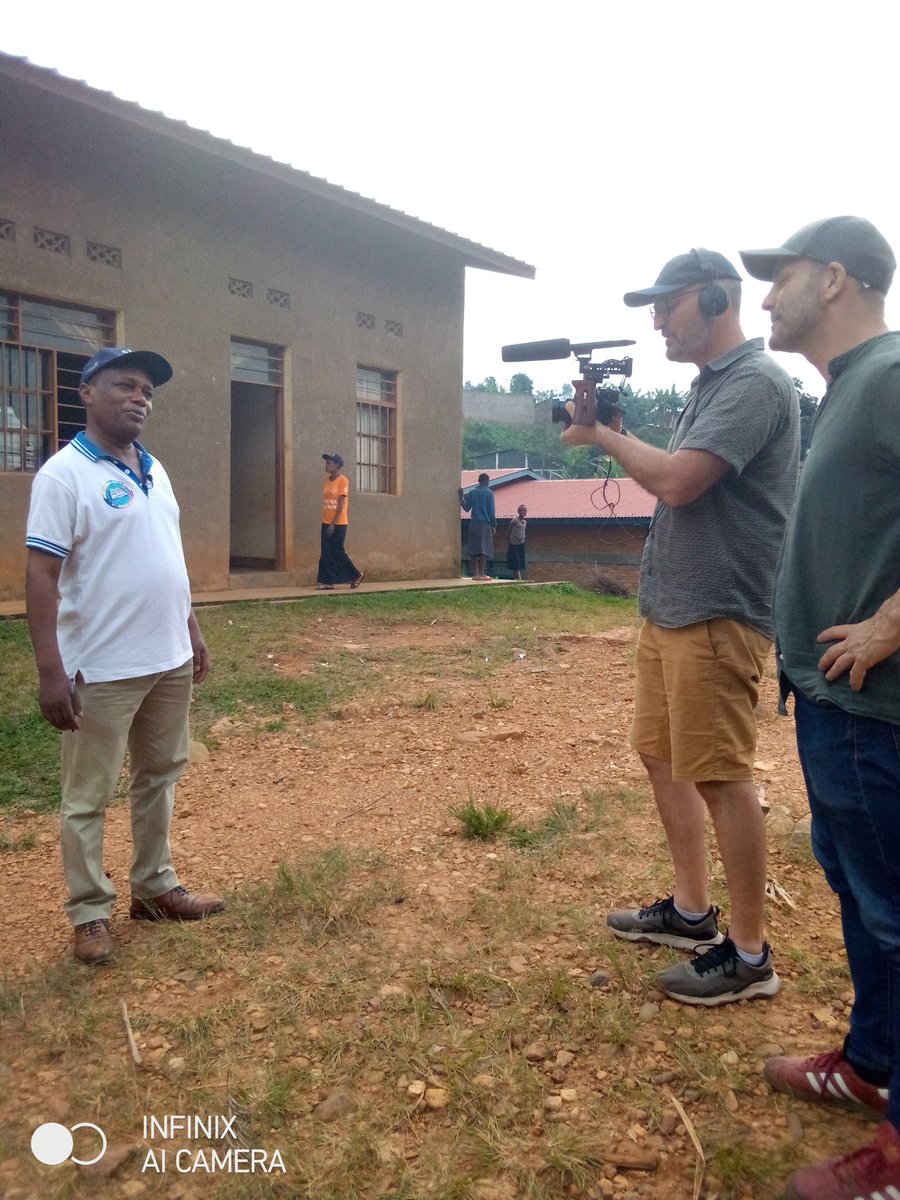 CebulacCt's tweet photo. 1.Reportage sur l'état des lieux des CLAC par TV 5 Monde

Ce lundi, le 20/2/ 2023, le Directeur du #CEBULAC, accompagné par quelques cadres du CEBULAC ont convoyé une équipe des journalistes de @TV5MONDE au CLAC ISARE situé au chef lieu de la Province Bujumbura, pr 1 reportage. https://t.co/trW21ijj1t