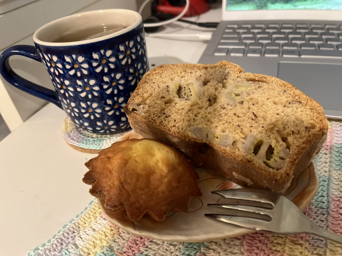 teateya3c's tweet photo. お昼ご飯はkaori’sのマドレーヌとパウンドケーキ。
チャーミングセール中あるある。
#元町
#チャーミングセール
#kaoris https://t.co/9vX8m1BLhB