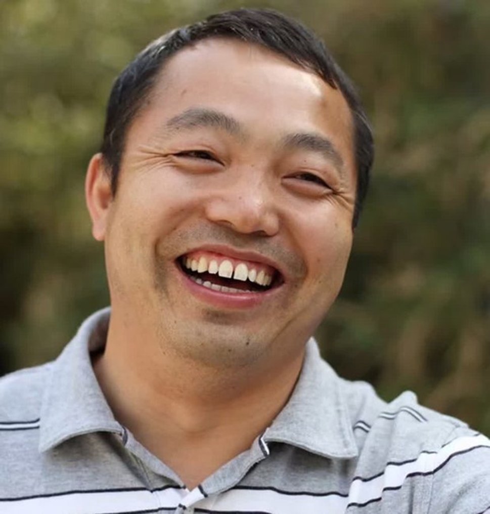 丁家喜 遭超期羁押 律师:胡子白了】律师彭剑20日披露,因“厦门聚会案”遭超期羁押的新公民运动发起人之一丁家喜近日被允许会见律师, “在线视频