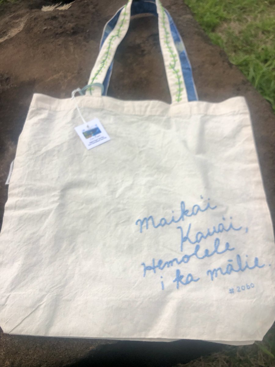 kauai_gardens's tweet photo. 新商品も含め、たくさん納品してきました😊
気に入ってくださる方に見つけてもらえたら嬉しいな。オンラインショプ、またはカウアイ島ハナペペのお店Blu Umiさんでお求めいただけます🙏
#handcrafted #embroidery #totobag #Kauai #Hawaii https://t.co/D6lhESRMTl