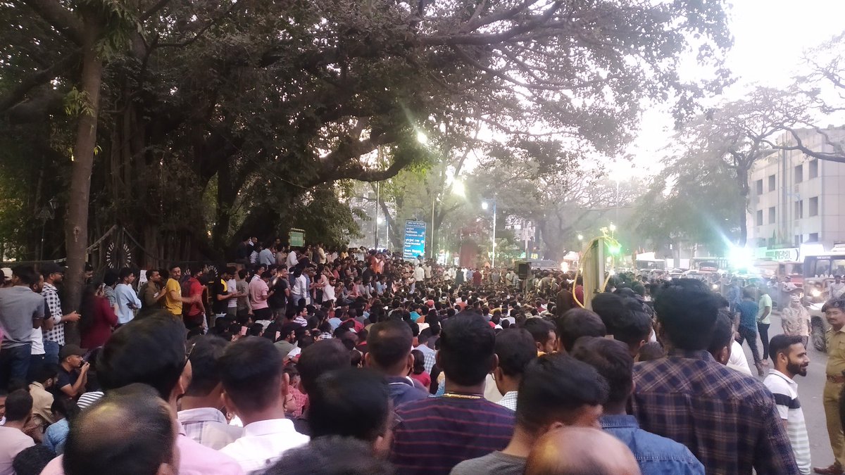 GauravRautPati7's tweet photo. स्थळ - बालगंधर्व पुणे
#_MPSC आंदोलन https://t.co/5dwvb8xsT9