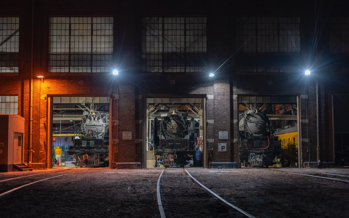 844useonly's tweet photo. Stable Mates 11/22 #Wyoming #coloradorailphotographer #unionpacific #train #railphotography #railroadphotography #trainphotography #trainpictures #train #upsteam #up4014 #up844 #up3985 #stablemates #upsteamshops #unionpacificsteamprogram https://t.co/KdxLMf1Hym