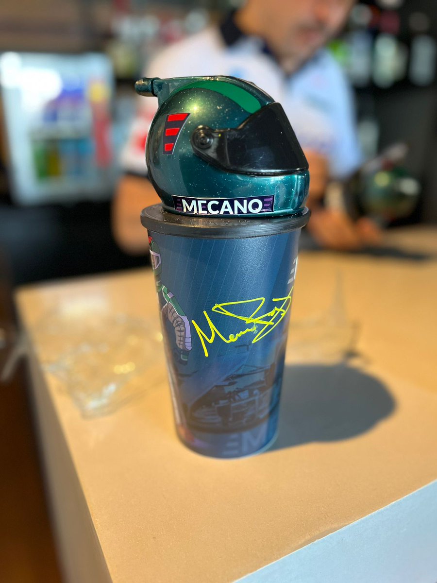 RacingTeamMx's tweet photo. Atentos en unos días más, para que se puedan llevar este espectacular vaso casco firmado por @memorojas15 por cortesía de nuestros amigos de @mecanomx https://t.co/duTpSwTwOi