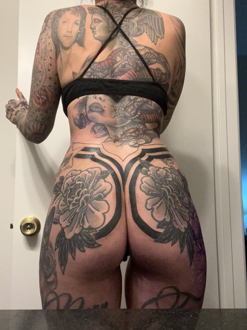 New tattoo 🖤 https://t.co/TXiTy06hMB