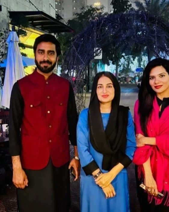 Last About night picture 🖼 so beautiful people😍 #farahiqrar #fara_yousaf_fc #fozan #furkan #zarafashion #lahore #pakistan #instagood