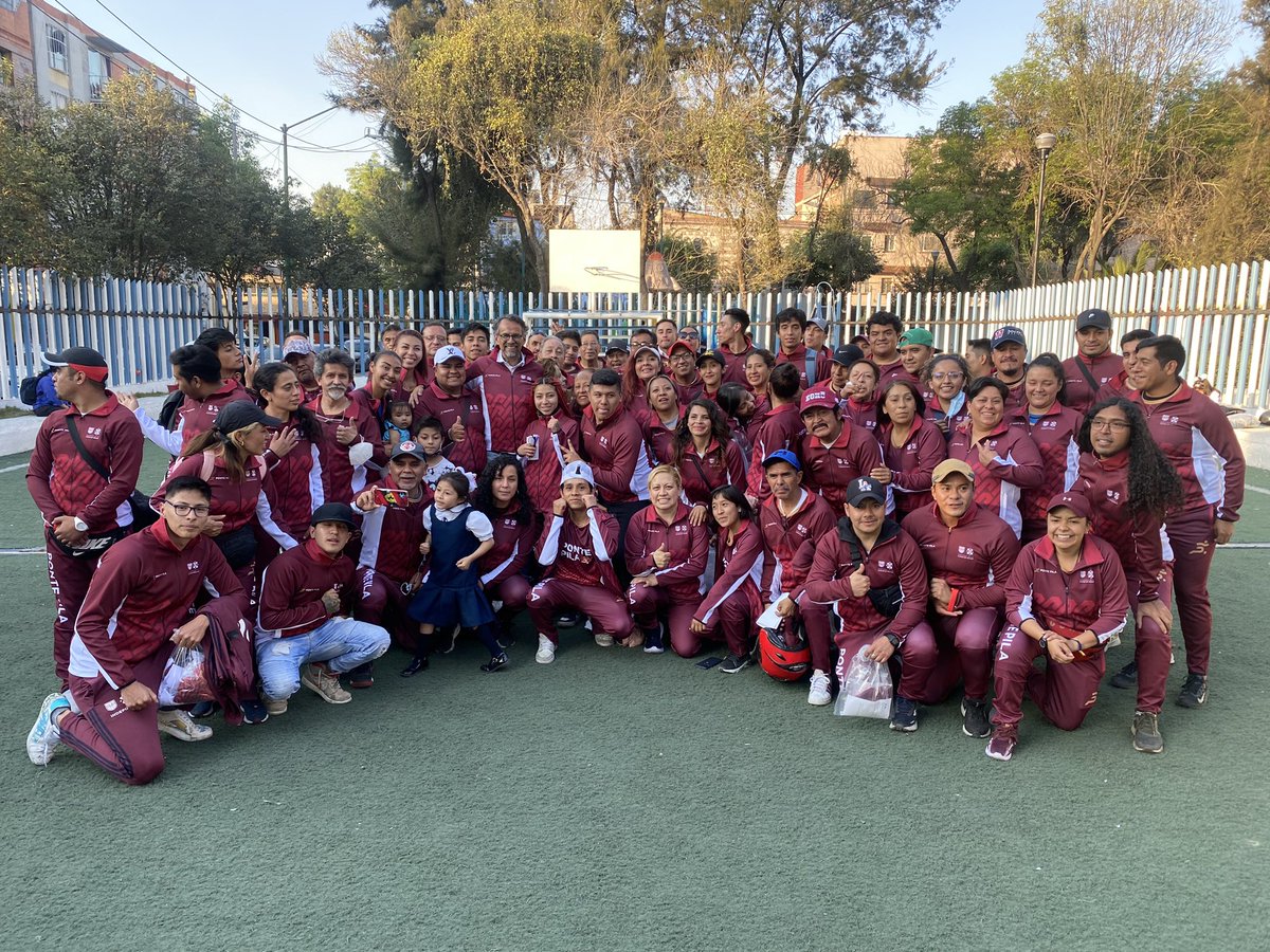 Javier_Hidalgo's tweet photo. Hoy estrenamos uniformes #PontePila en la alcaldía de Cuauhtémoc. Son de diseño deportivo y con identidad del gobierno de la Dra. @Claudiashein y están increíbles

¡Continuaremos ofreciendo actividad física y deporte gratuito a pesar del acoso de Sandra Cuevas! https://t.co/3JMaujai7s