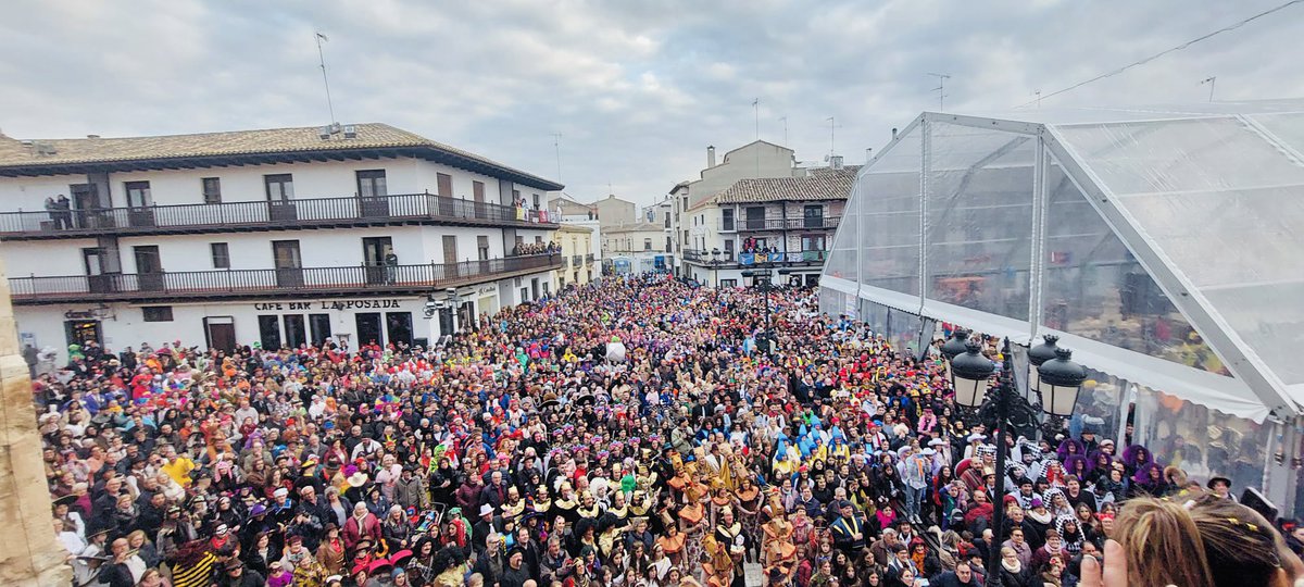 PLATEROMDT's tweet photo. Carnavales de Tarazona De La Mancha (Albacete) 😍 Mil gracias por llevarme en sesión a este maravilloso lugar 🙌 #JuanSan #JaviBoss #RaúlPlatero #sonidoMDT #LaMáquinaDelTiempo #DenonDj https://t.co/HT0OX7oLa5
