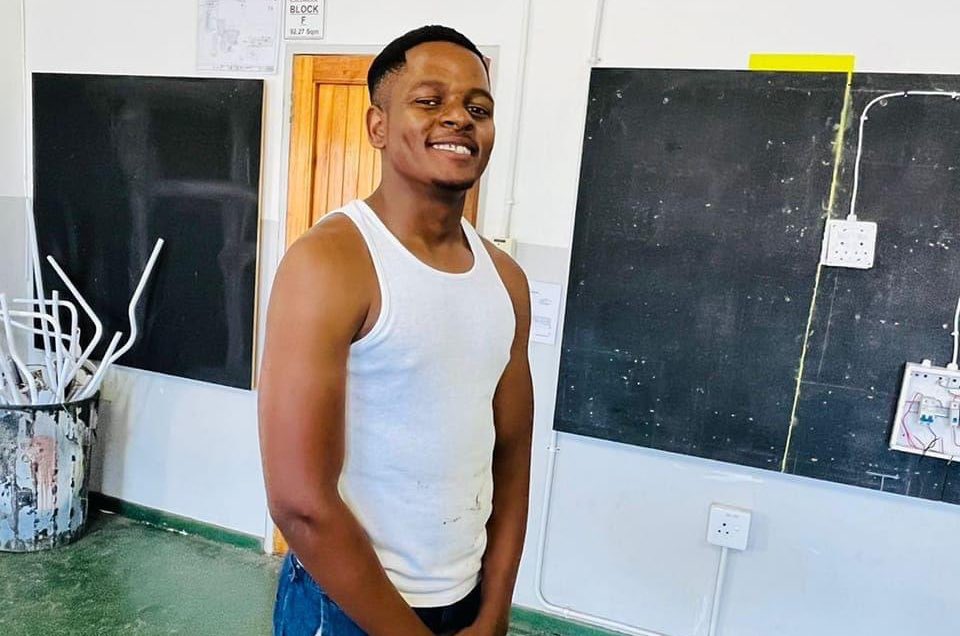 Agric_young's tweet photo. My name is Sanele Nyandeni (23), I am a farmer from Newcastle, in KZN. I own Vumisa #Piggery. I have a 240-hectare farm. I started piggery #farming last year, in 2022, and I am producing and selling pigs. 0848000723

#agriculture #NationalShutdown Apartheid #agribusiness #farmer https://t.co/xAEBsgxMnw