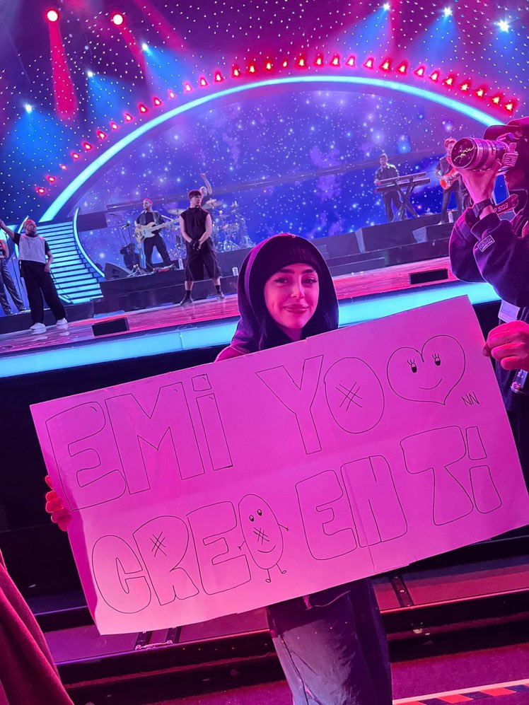 darlingfeelme's tweet photo. la mejor amistad femenina son emilia y nicki nicole: https://t.co/UQq6TQGaJR