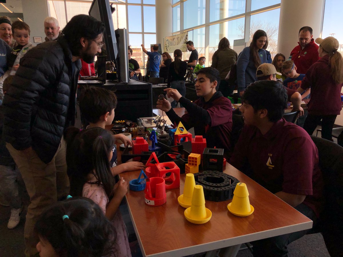 HowRobotics's tweet image. Some flashbacks of Engineering Day yesterday. Huge turnout! Best parts out of the whole day? Interacting with the young audience. Their expressions of amazement were priceless, never ceasing to bring a smile to onlookers and reminds us that what we do is more than just robots!