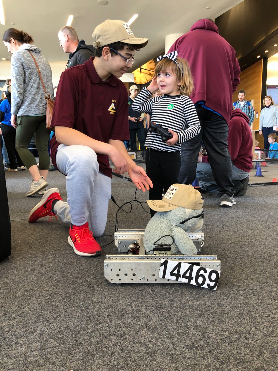 HowRobotics's tweet image. Some flashbacks of Engineering Day yesterday. Huge turnout! Best parts out of the whole day? Interacting with the young audience. Their expressions of amazement were priceless, never ceasing to bring a smile to onlookers and reminds us that what we do is more than just robots!