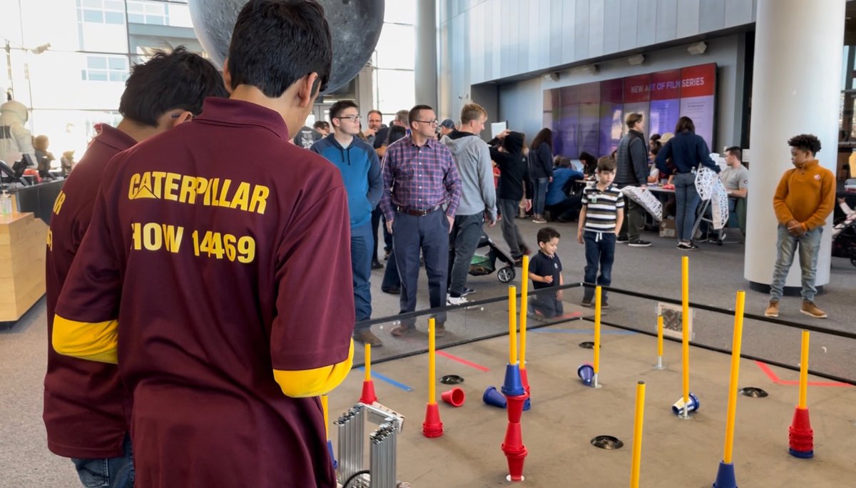 HowRobotics's tweet image. Some flashbacks of Engineering Day yesterday. Huge turnout! Best parts out of the whole day? Interacting with the young audience. Their expressions of amazement were priceless, never ceasing to bring a smile to onlookers and reminds us that what we do is more than just robots!