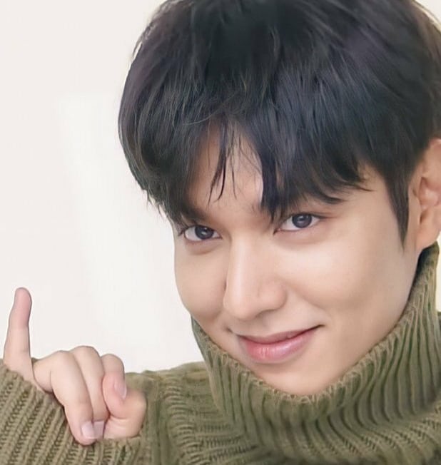 I want to pinch your cheeks.. How adorable is this..#LeeMinHo